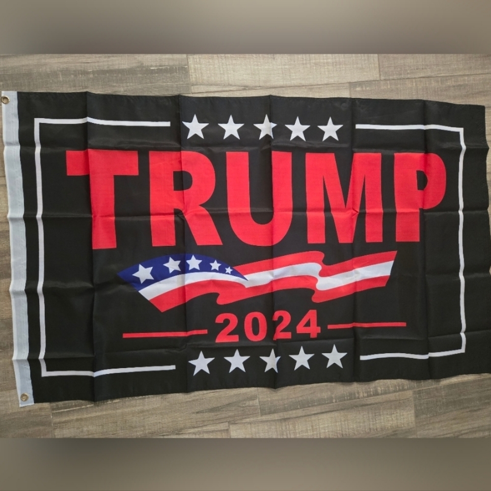 TRUMP FLAGS